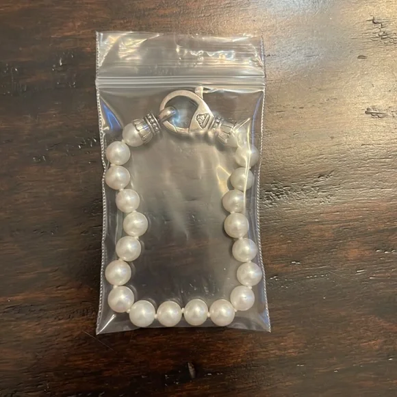 Lagos Luna Pearl Bracelet - Picture 3 of 3